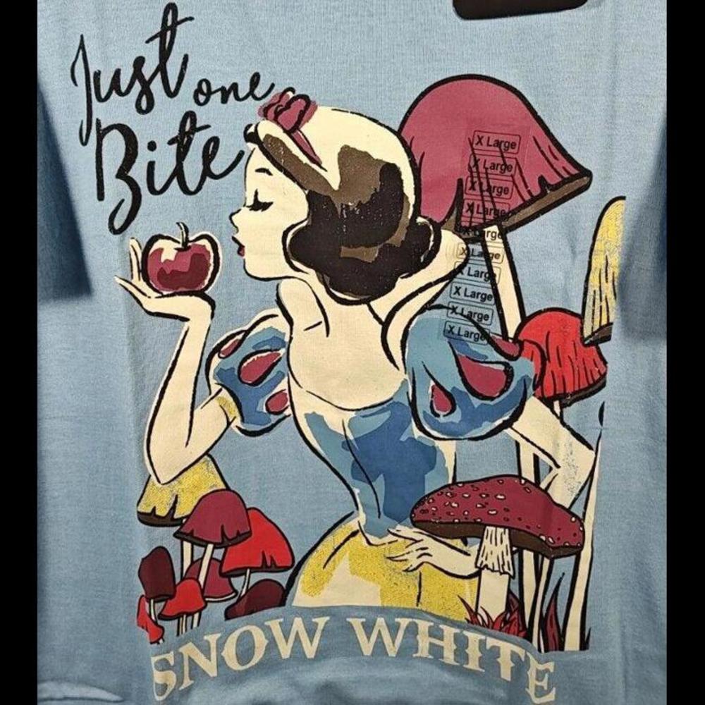 Snow White Women's Size XL Blue Graphic T-Shirt Just One Bite NWT